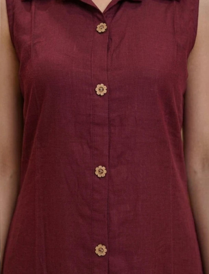 Eelika maroon sleeveless cotton kurta with a shirt collar and decorative flower-shaped wooden buttons
